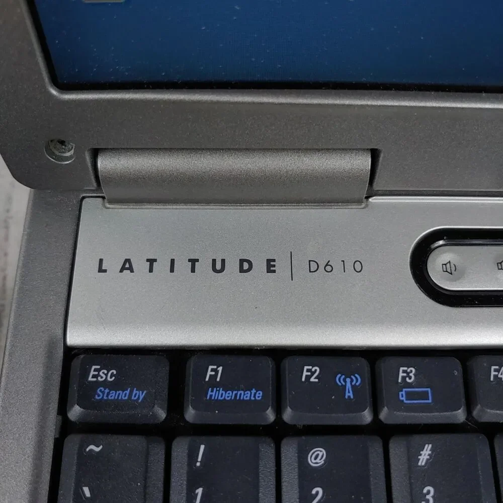 Dell Latitude D610 Laptop - Windows XP PRO - 1.73 GHz Intel, 1GB RAM w/ Charger